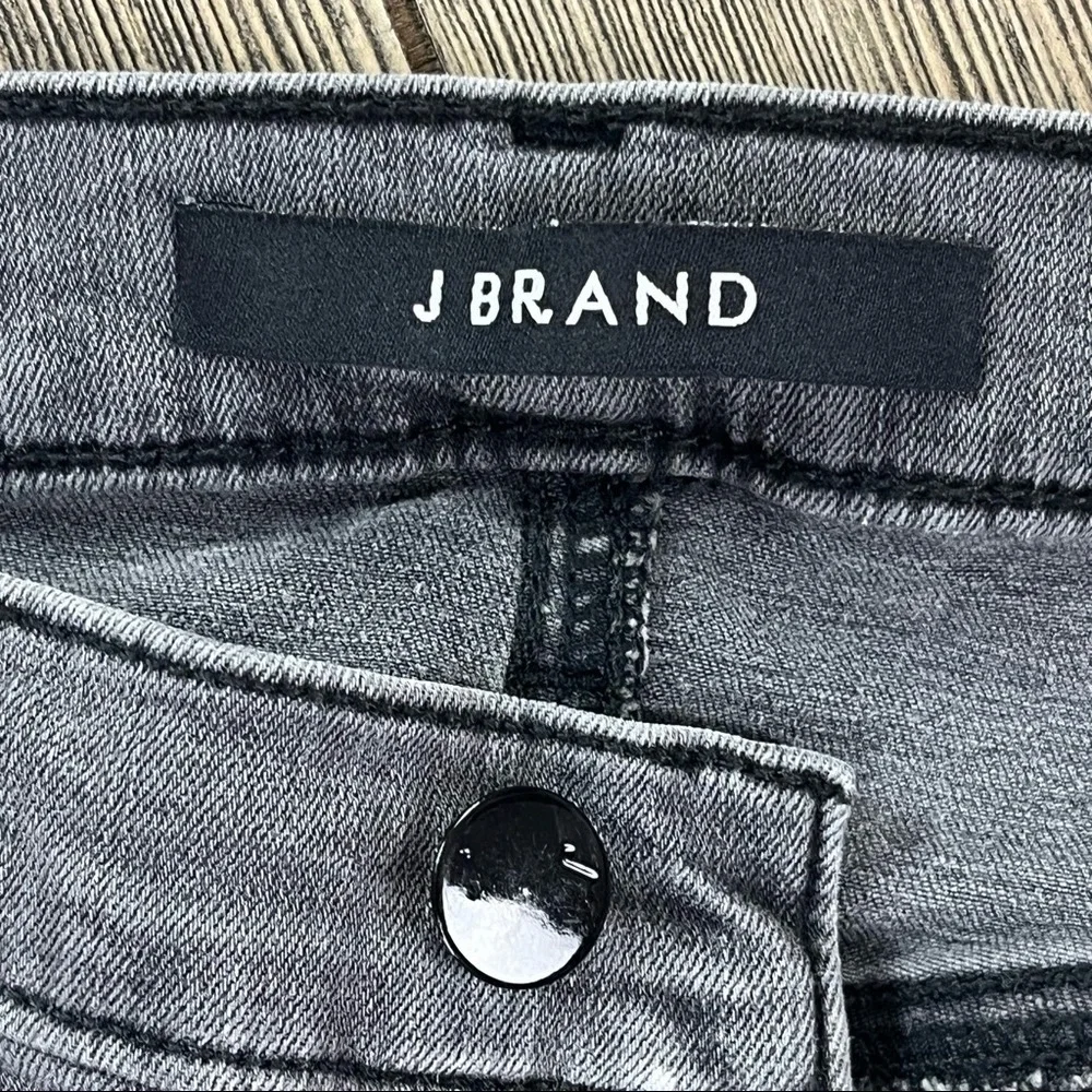 SOLD! J Brand Bree Cropped Skinny Ankle Jeans in Nightbird Faded Black Wash - Picture 8 of 12